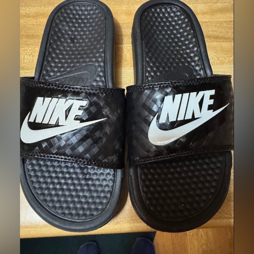 NWOT Women’s Nike Benassi JDI Slide Sandals - Size 6 - Picture 3 of 8
